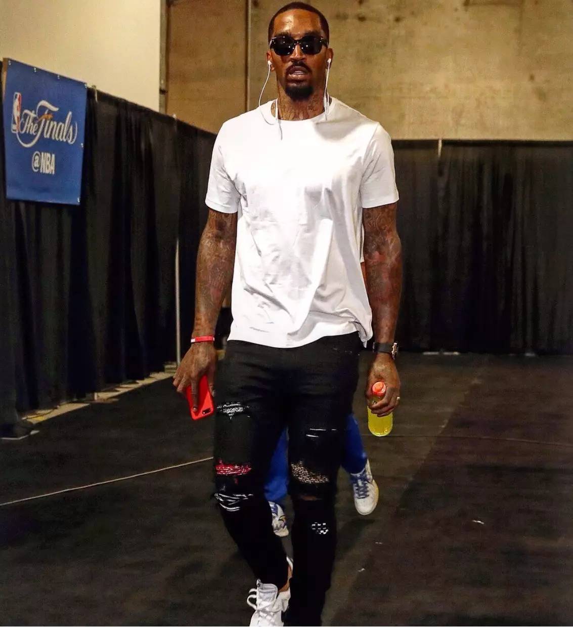 杜兰特连续得分，引领全队节奏