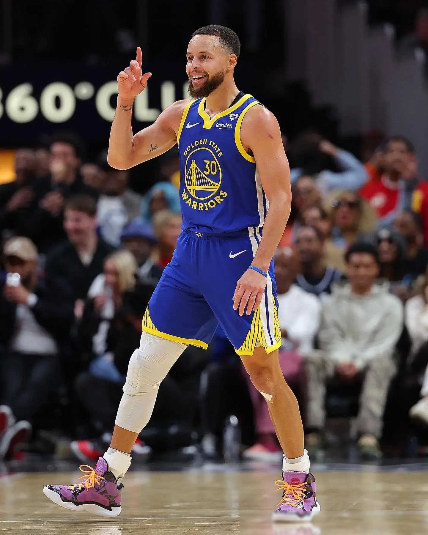 勒布朗·詹姆斯出战吗？湖人对阵雄鹿伤病报告