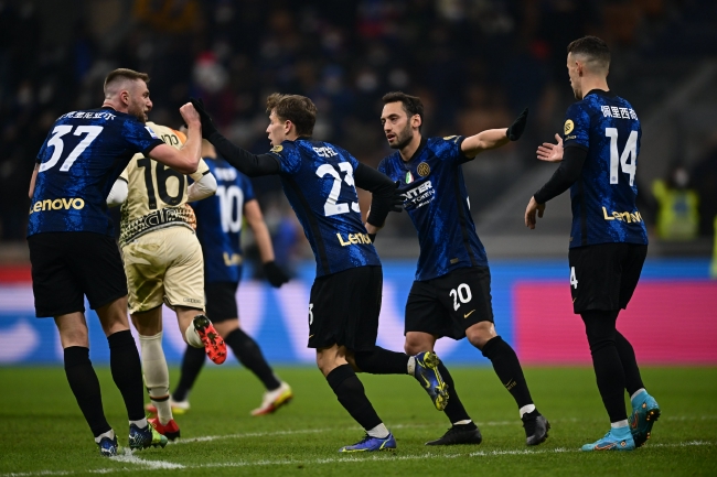 “为保障运动员的身体健康和长远发展，我们决定让郑钦文退出本届全运会”