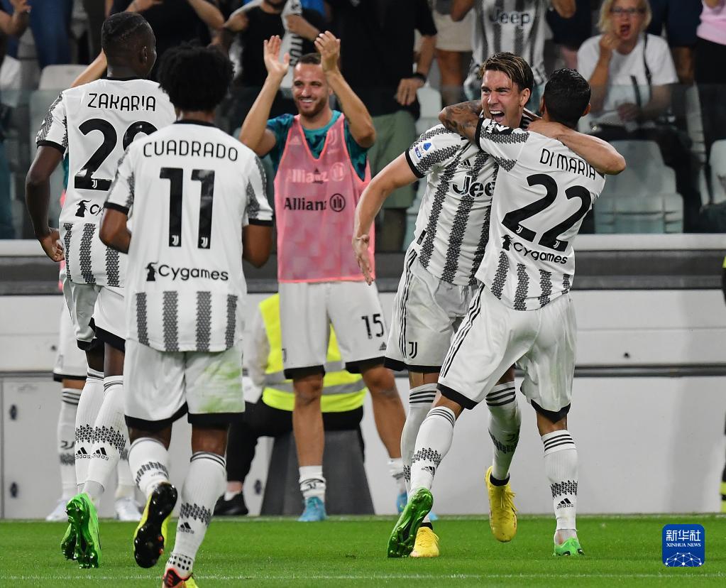 球迷：这球把我看乐了