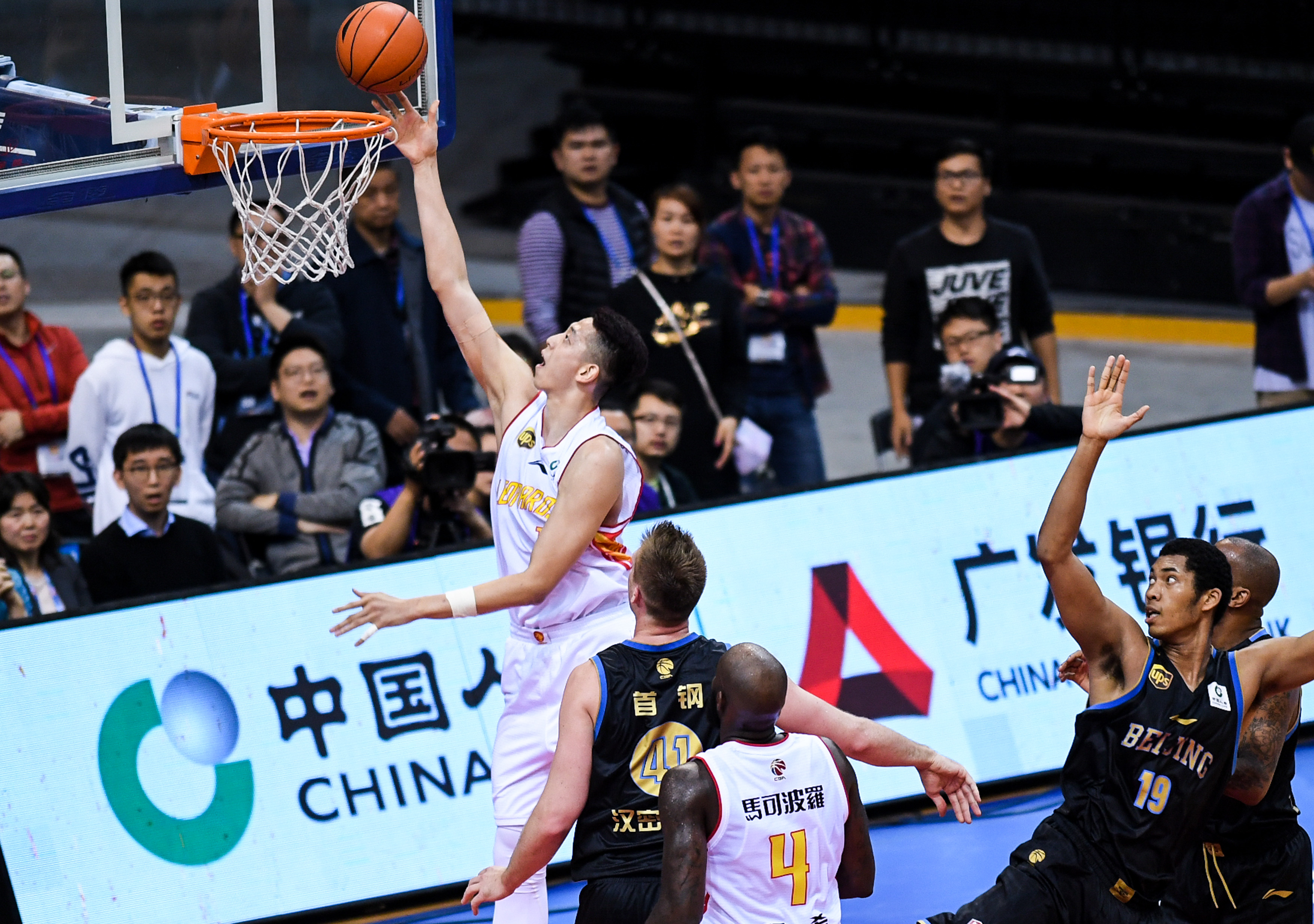 [德甲]拜仁客场大胜海登海姆