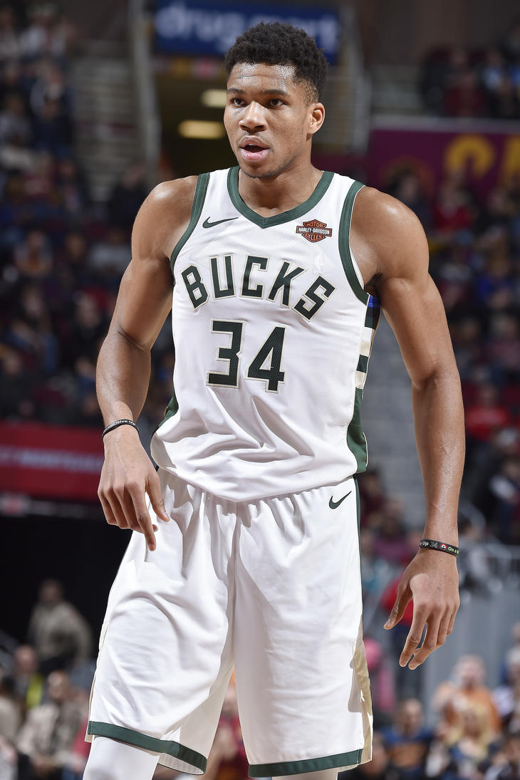 大胜！伦纳德26+5，哈登31+6，祖巴茨5中1梦游，快船该换2首轮了