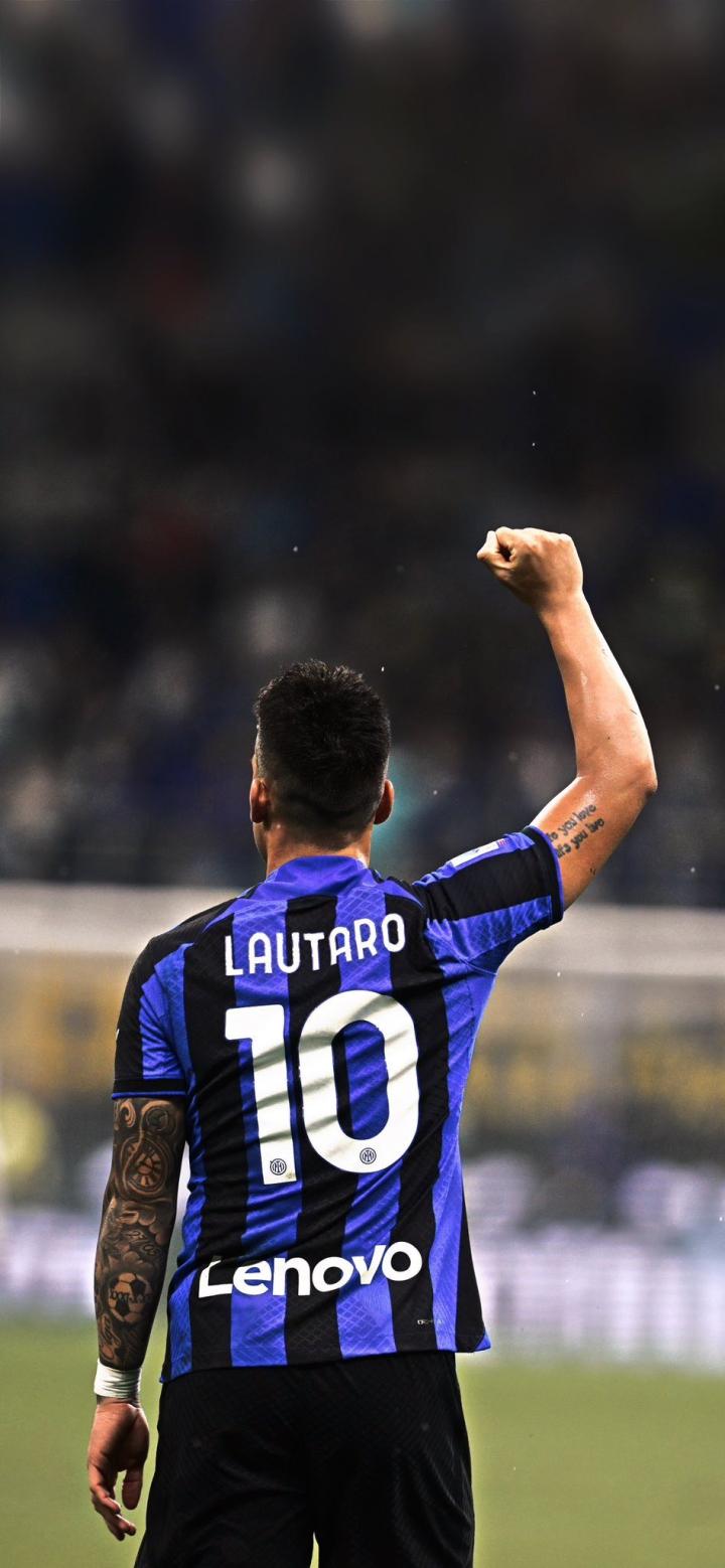 意大利足球运动员坎德雷瓦退役