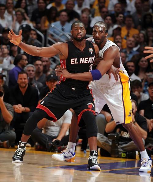 英超战报：福登传射，迪亚斯世界波，曼城3-0十人桑德兰