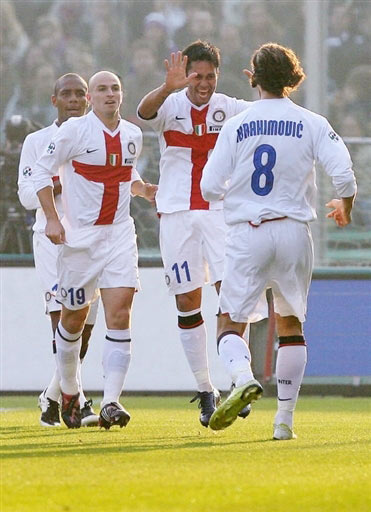 足球亚洲杯官方宣布采用新技术球衣，轻至68克