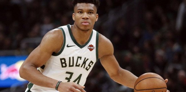 东体：在申花跟训的谢初筠生在澳洲